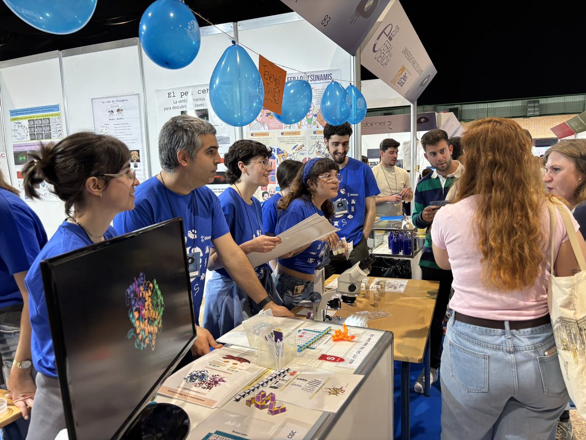 CABD_UPO_CSIC's tweet photo. La investigación del #CABD está presente en la #23FeriaCiencia que ha empezado hoy!
Gracias a la OTRI de la @pablodeolavide por el apoyo!
Y a #Biomol por las 🎽
Vente al stand 8️⃣3️⃣ a conocer lo que estudiamos en el #CABD
#cabdivulgacion https://t.co/9JFdt6tiYT