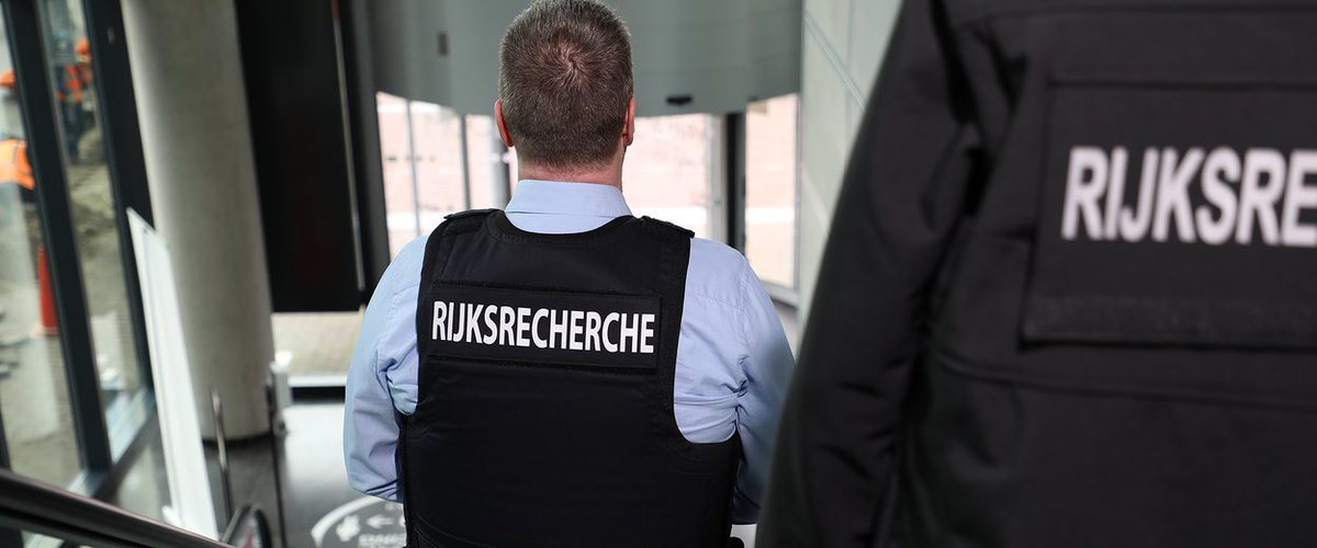 De agent die in juni 2024 in Uden op het been van een verdachte schoot, wordt daarvoor niet vervolgd. Dat heeft het OM besloten na onderzoek door de Rijksrecherche ➡️ om.nl/actueel/nieuws…