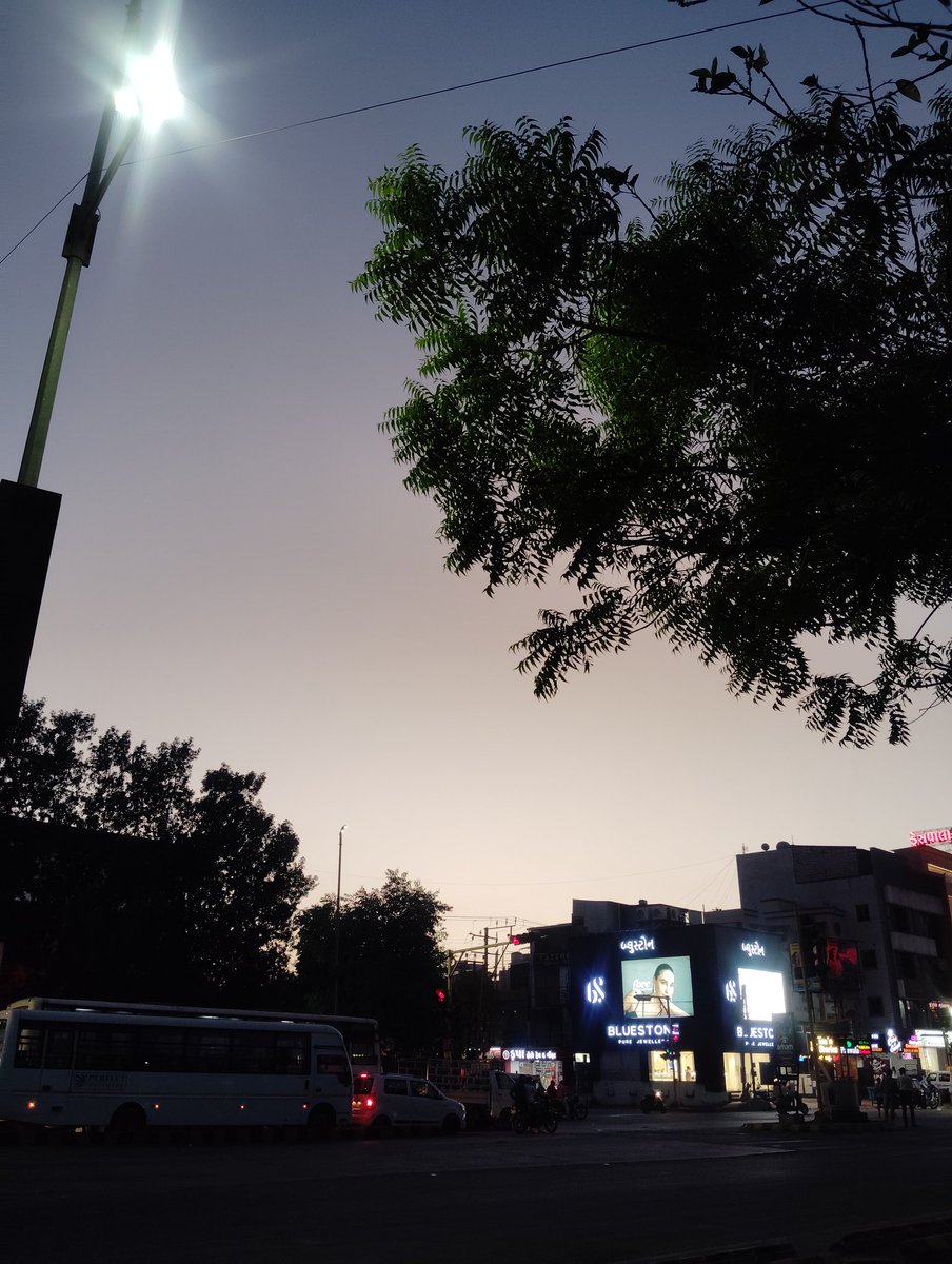 Prernakanani1's tweet image. રંગીલા રાજકોટના રંગો....!❤️
(ઘણા સમય પછી રાજકોટ વહાલસોયા વતનમાં )

#Rangilu_rajkot
#Rajkotian
#Big_bazar