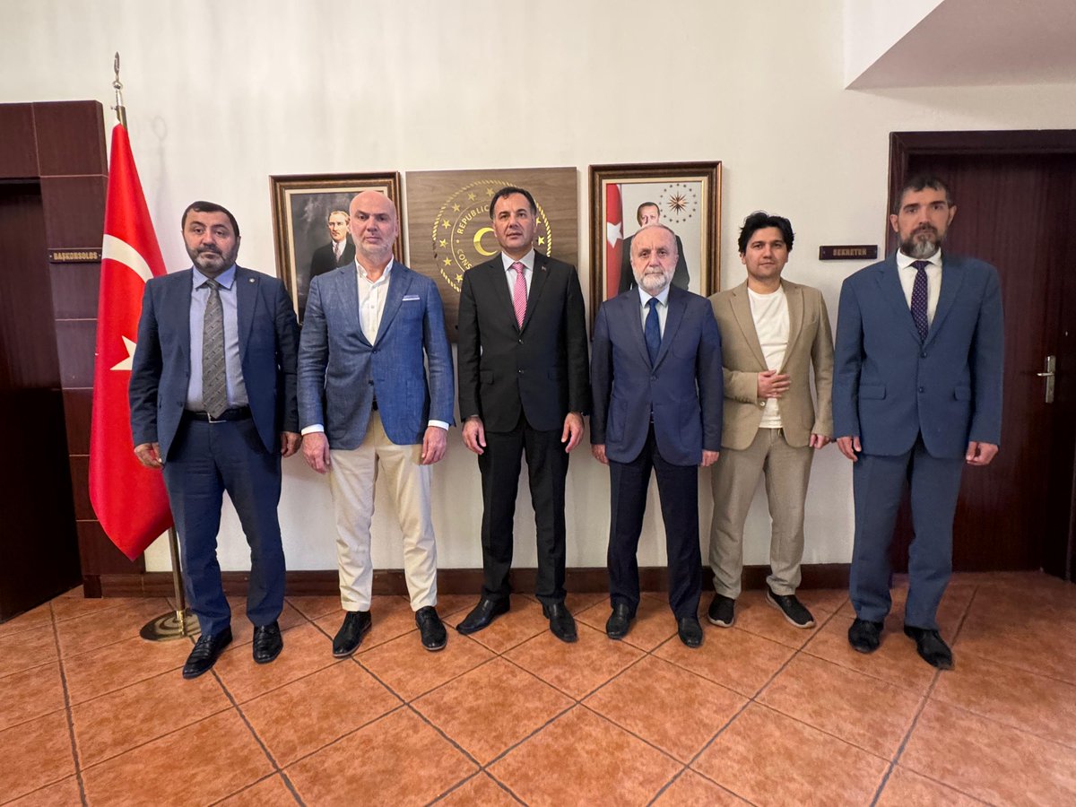 Başkonsolosluğumuza nezaket ziyaretinde bulunan, 
<a href="/KIYAMDER/">KIYAMDER</a> Derneği Başkanı Emin Demir ile Murat Aydemir'e teşekkür ediyoruz.