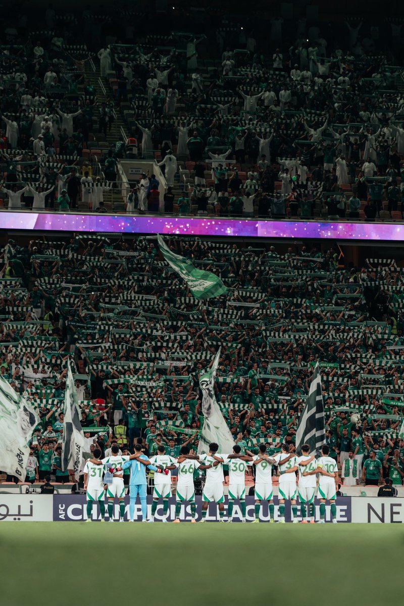 Abu_abeer16's tweet photo. الحق يظهر ولو بعد حين💚
اولويات وتاريخ كبير ما يعرفه صغير العقل والتاريخ 👑 
واجهة كرة القدم السعودية ماضي وحاضر💚 https://t.co/hZk0FwR7Xk