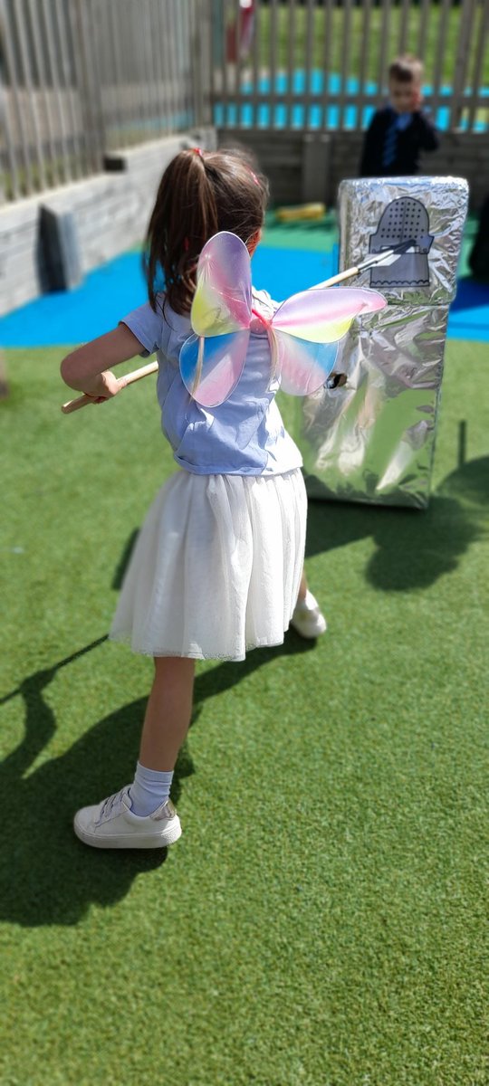 SevenoaksPri's tweet image. What an exciting start to Term 5! Year 3 were under canvas learning about life in the Stone Age and Year 1 enjoyed some jousting as part of their &apos;Once Upon a Castle&apos; day 🦣 👑 #SPSValues #experiencehistory  #funlearningdaysatschool