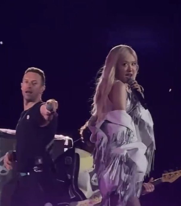 rosedailypics's tweet image. #ROSÉxCOLDPLAY #ROSÉ