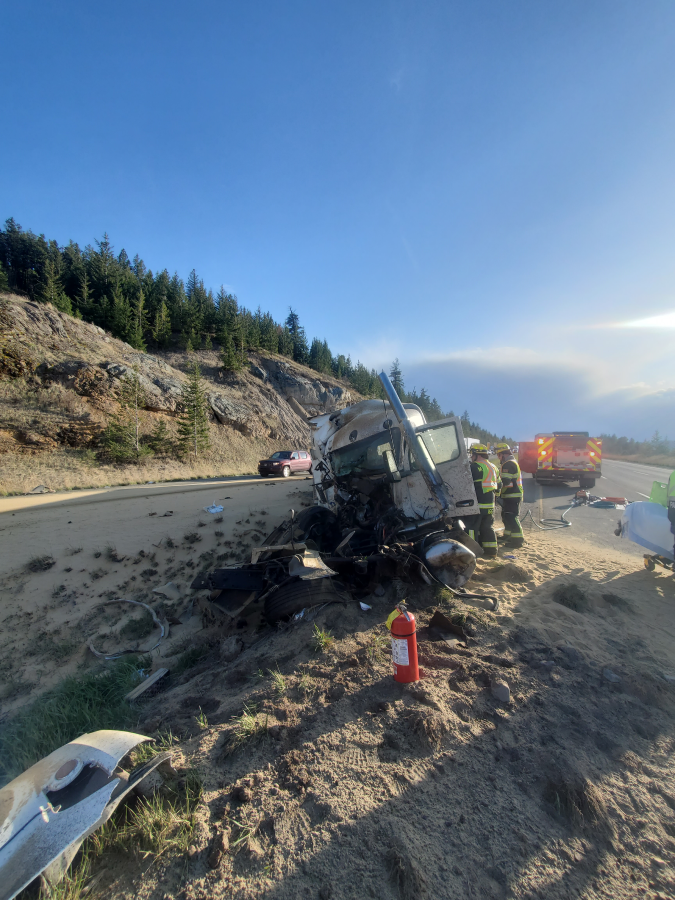 MerrittRcmp's tweet photo. Semi tractor collision sends both drivers to hospital https://t.co/XybMquTDTl https://t.co/O4bgW6Pyha