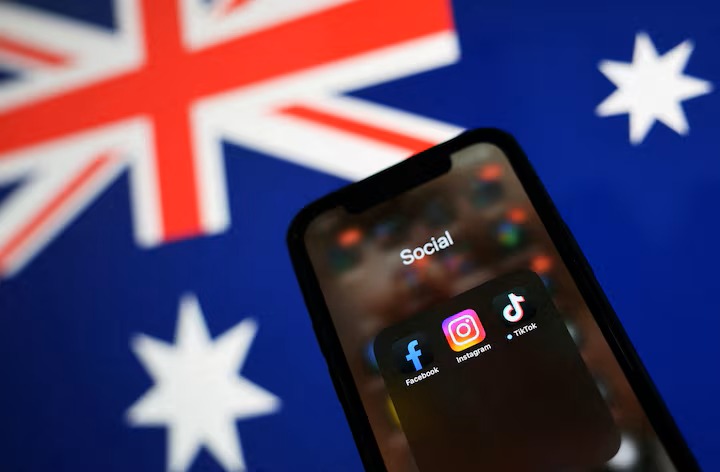 🇦🇺 AUSTRALIA TAKES ON BIG TECH — PUSH TO BAN UNDER-16s FROM SOCIAL MEDIA 

With elections nearing, both PM Anthony Albanese and opposition leader Peter Dutton stood firm in a televised debate, vowing not to cave to Big Tech pressure.

Albanese called the coming ban