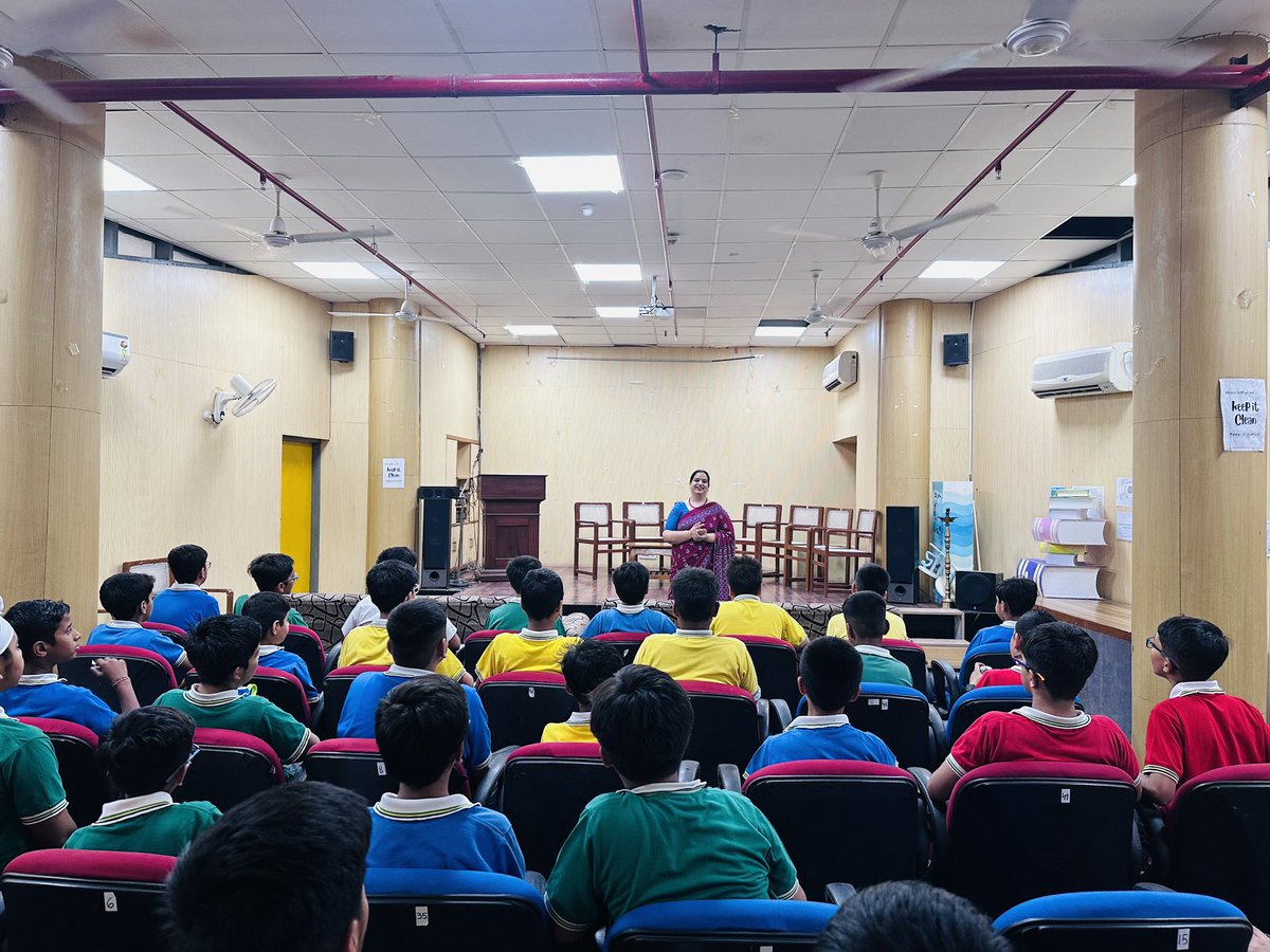 neeza_singh's tweet image. Library Orientation and visit organised for Class 6 B of St John’s High School, Chandigarh today #WorldBookDaycelebrations @RrrlfKolkata #WorldBookWeek #worldbookandcopyrightday