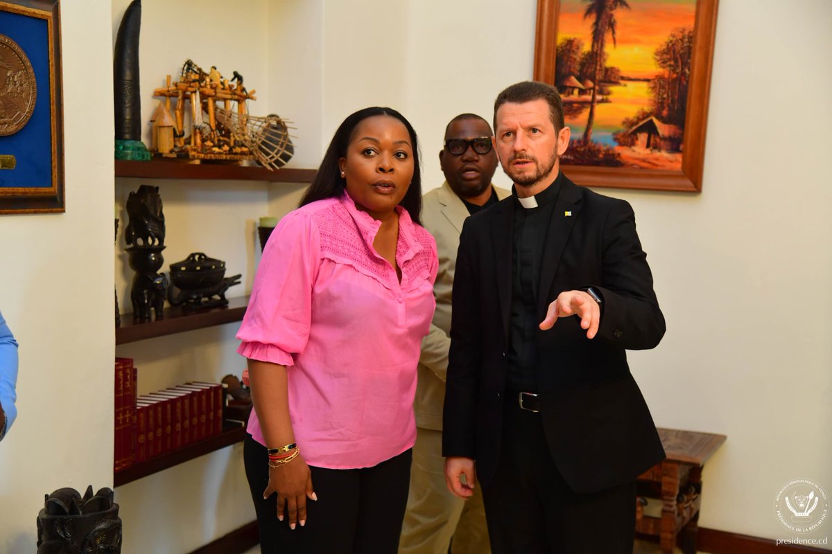 Farah Muamba Kayowa (@kayowam) on Twitter photo Cela fut un honneur d'être reçue par Mgr Mitja Leskovar, Nonce apostolique en RDC afin de pouvoir accompagner le Chef de l'Etat présenter ses condoléances suite au décès du Saint Père le Pape François. <a href="/Presidence_RDC/">Présidence RDC 🇨🇩</a> Cela fut un honneur d'être reçue par Mgr Mitja Leskovar, Nonce apostolique en RDC afin de pouvoir accompagner le Chef de l'Etat présenter ses condoléances suite au décès du Saint Père le Pape François. <a href="/Presidence_RDC/">Présidence RDC 🇨🇩</a>