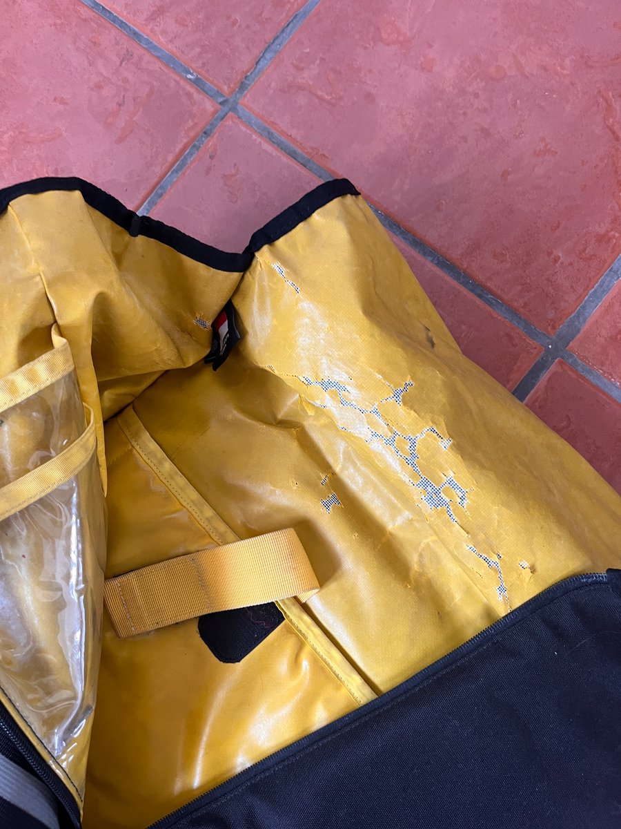 reihanMP's tweet photo. Wts kali2 ada yang butuh. Tas LBB lupa nama serinya, kondisi sesuai fotoo. 150k aja #fnfjb https://t.co/u4UC08YBn3