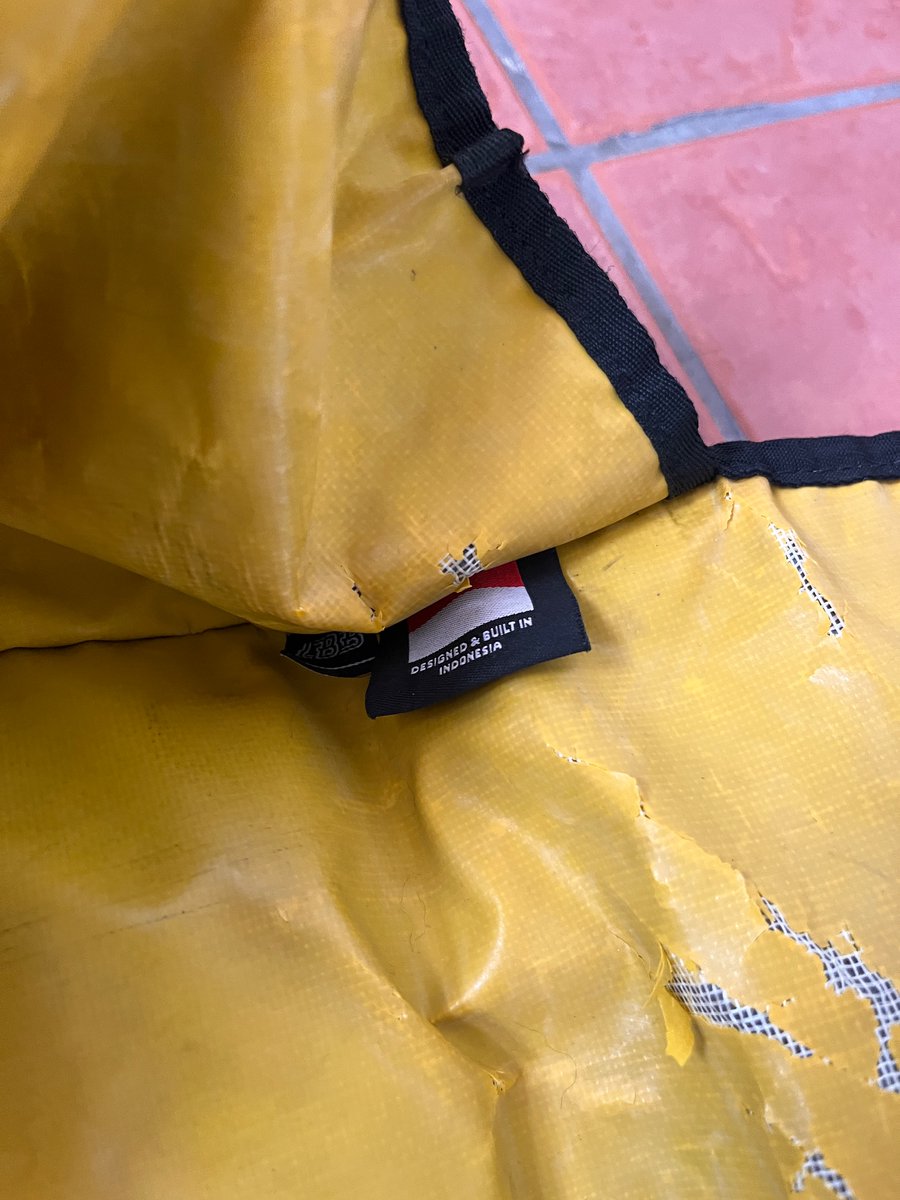 reihanMP's tweet photo. Wts kali2 ada yang butuh. Tas LBB lupa nama serinya, kondisi sesuai fotoo. 150k aja #fnfjb https://t.co/u4UC08YBn3