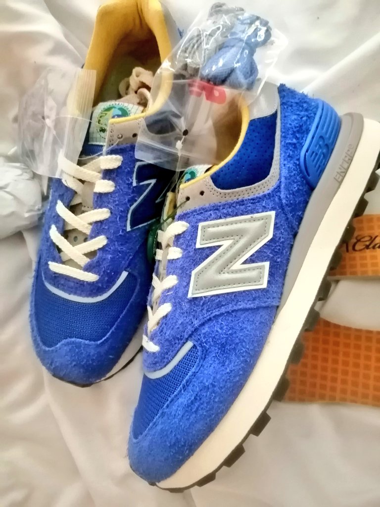 MMcadidas's tweet image. New balance X bodega 574L "departure" 
Just look at that CW and gorgeous hairy suede 💙 #newbalance #bodega