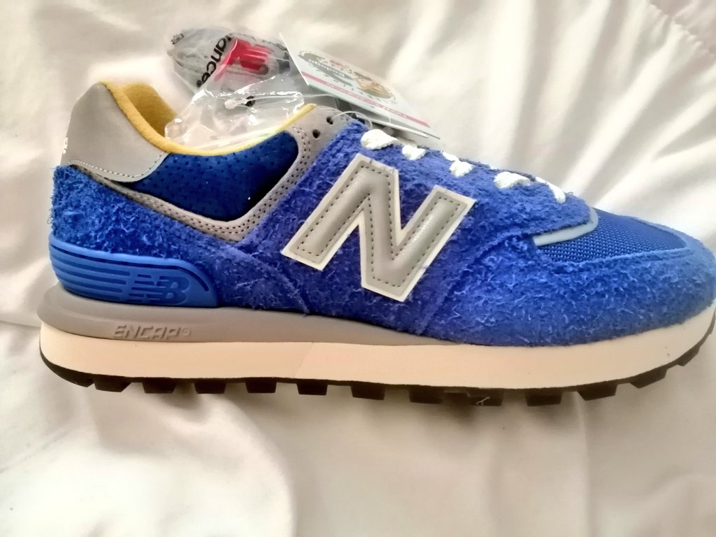 MMcadidas's tweet image. New balance X bodega 574L "departure" 
Just look at that CW and gorgeous hairy suede 💙 #newbalance #bodega