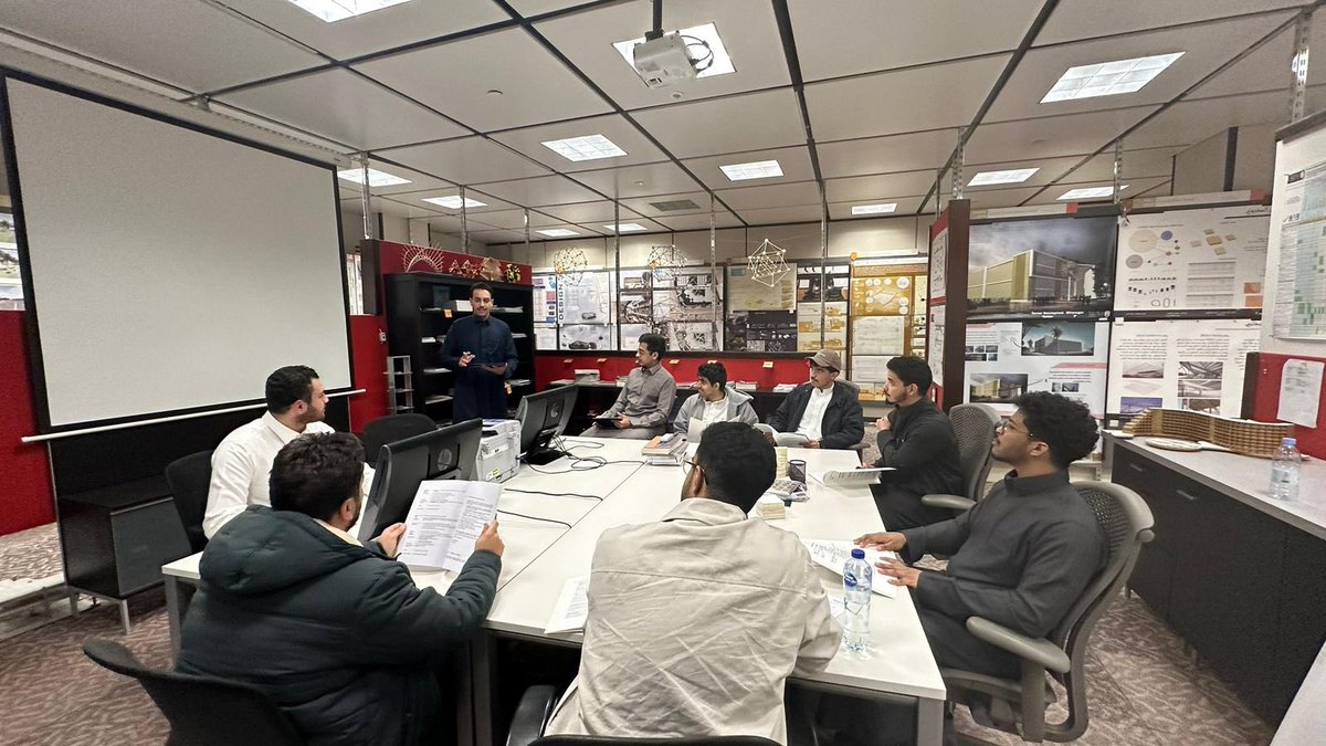 اختتم نادي العمارة وعلوم البناء ورشة عمل تناولت مبادئ وأساليب ترميم المباني التاريخية، وذلك من خلال دراسة حالة لمبنى أثري، وتحليل عناصره المعمارية وطرق التدخل المناسبة للحفاظ عليه.

شهدت الورشة تفاعلًا مثريًا ونقاشات معمقة حول التوازن بين الأصالة والتجديد.