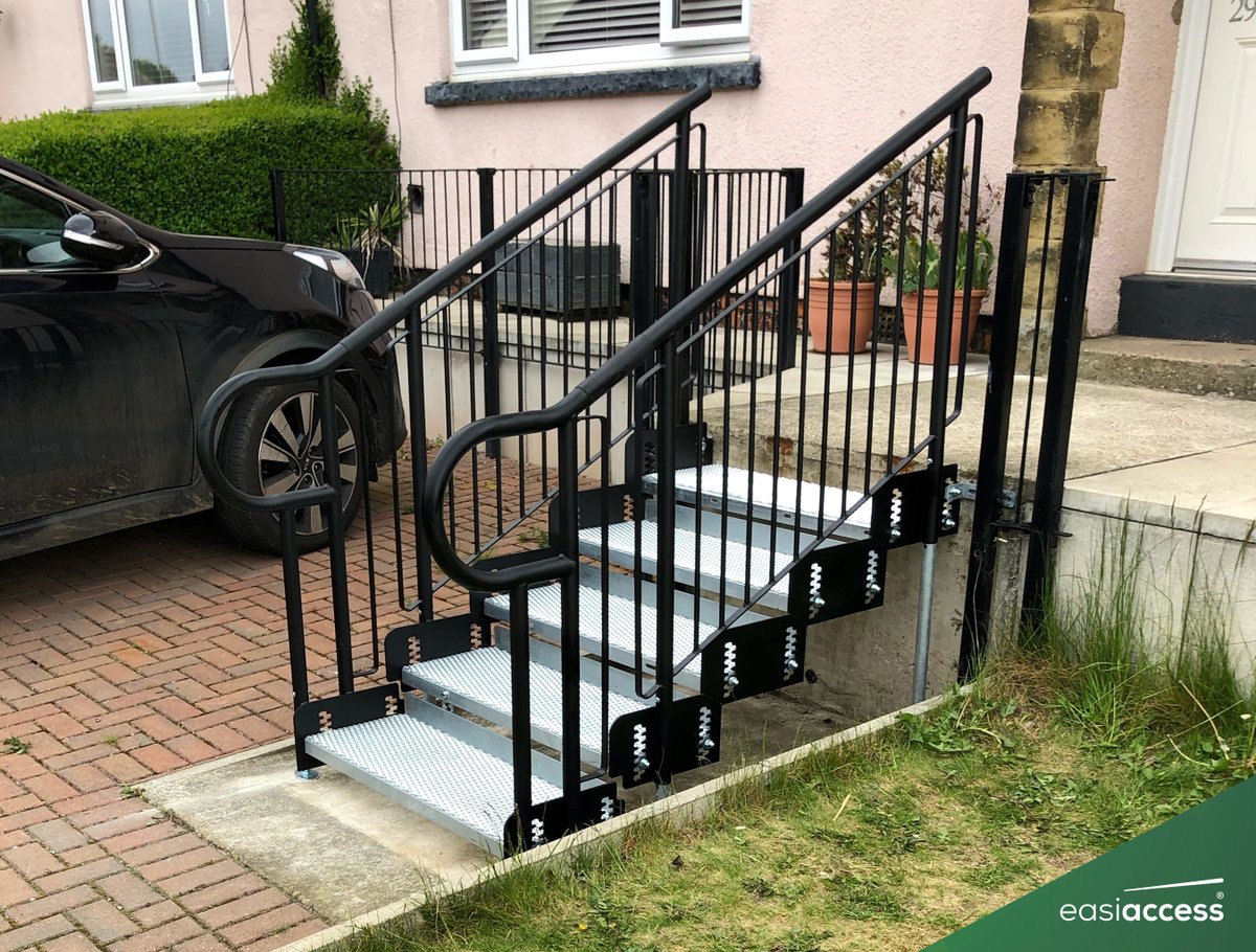 EasiaccessUK's tweet image. Installation Tuesday! 🚨

Check out this sleek step unit from a recent Richmond install! It’s the perfect solution for reducing high thresholds, making access easier, safer, and more comfortable.

#InstallationTuesdays #StepUpInStyle #Access #Solutions #Richmond #London #Comfort