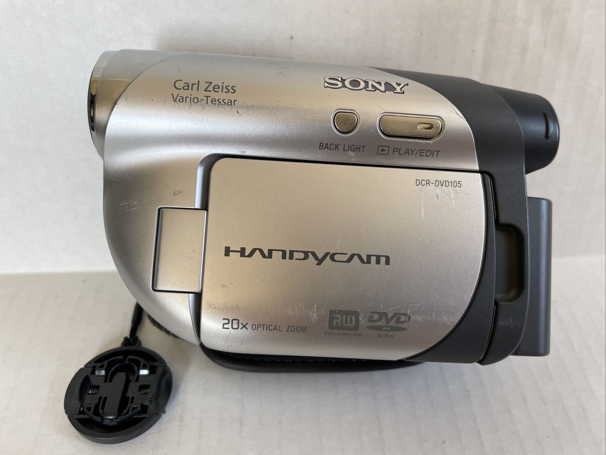 RyokoLePingouin's tweet photo. Je suis à la recherche d'un lecteur DVD RW pour mon Handycam, si quelqu'un à de quoi faire lire cette shit dite moi svp c'est URGENT ! #handycam #VHS #dvd #camescope https://t.co/gMc6TrH9Zr