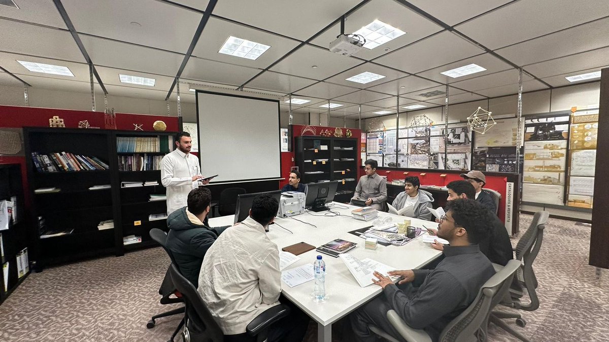 نسق نادي العمارة وعلوم البناء ورشة تصميم مدرسة، هي عن خلق بيئة تعلم تحفّز الإبداع وتحتضن الأجيال القادمة!
خلونا نعيد تعريف شكل التعليم من خلال التصميم 📐✨