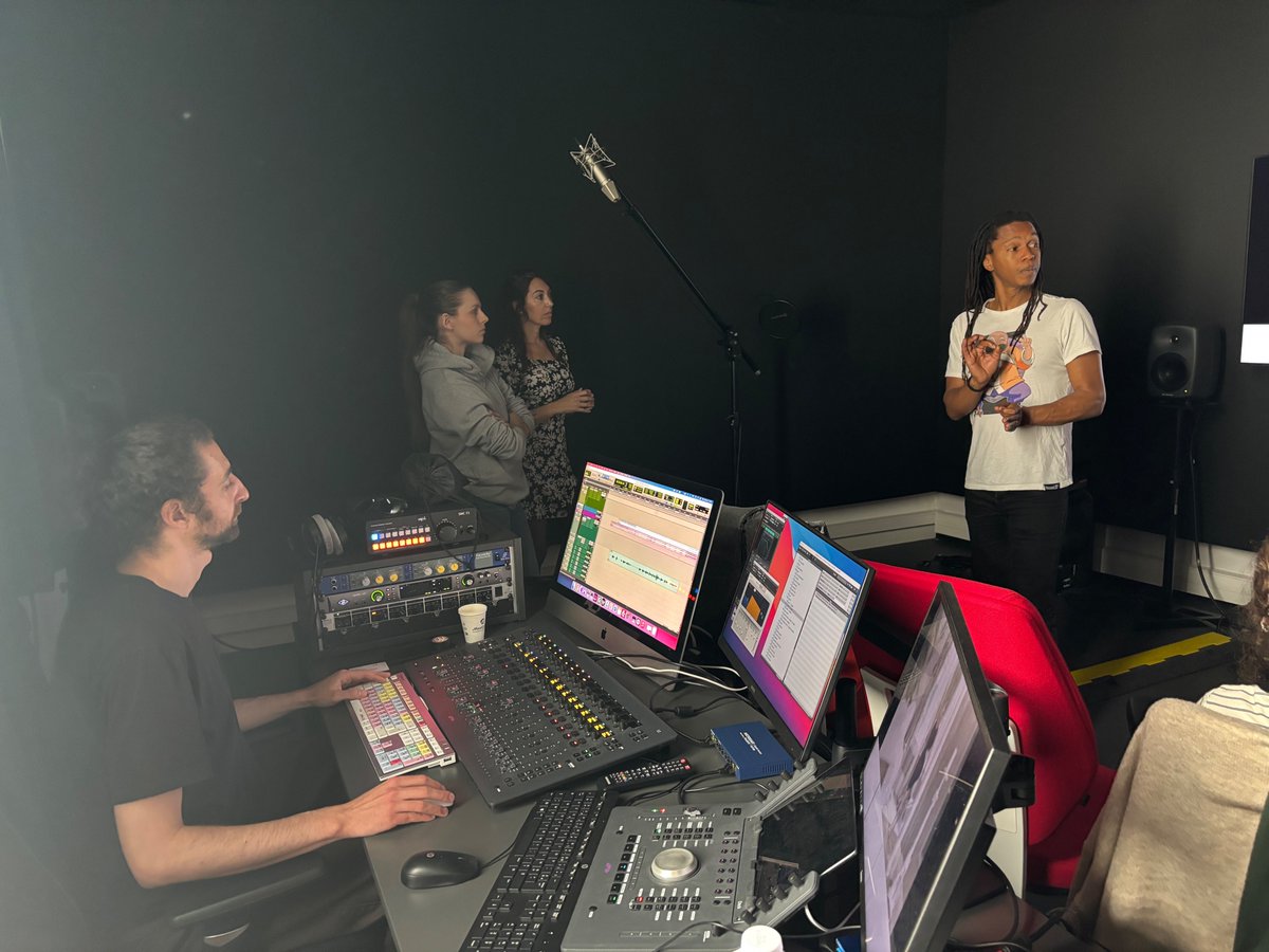 CBastideRouge's tweet photo. Coup d’envoi des formations Dub-School ! L’école de doublage est de retour à Cannes Bastide Rouge🎙️

Aujourd’hui, les intervenants @DonaldReignoux et @JmVaubien étaient présents dans notre auditorium et dans notre régie mixage 7.1. ✨

#dubschool #doublage #cannes #bastiderouge https://t.co/QqzYjonyxT