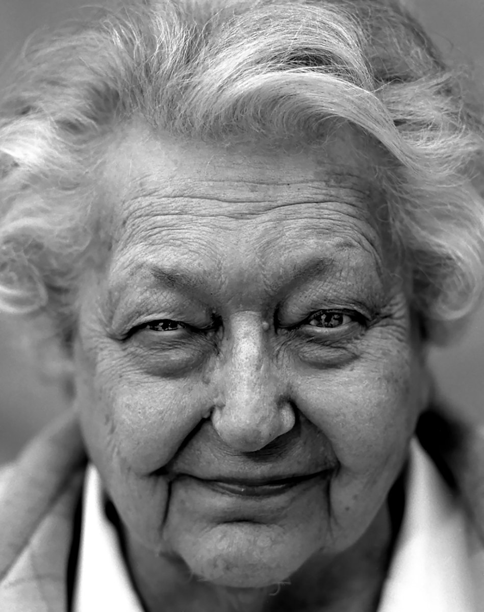 editionsdufelin's tweet photo. En 2019, Odile de Vasselot donnait une nouvelle préface à la réédition en poche de son livre "Tombés du ciel". https://t.co/qvZOLj1VCu