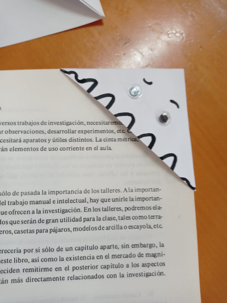 comvalleazahar's tweet photo. Esta semana celebramos la #feriadellibro, y nuestro alumnado está vendiendo libros de #segundamano y realizando #talleres. #fp #comercio #marketing #ventas https://t.co/6Gzm3uCERi