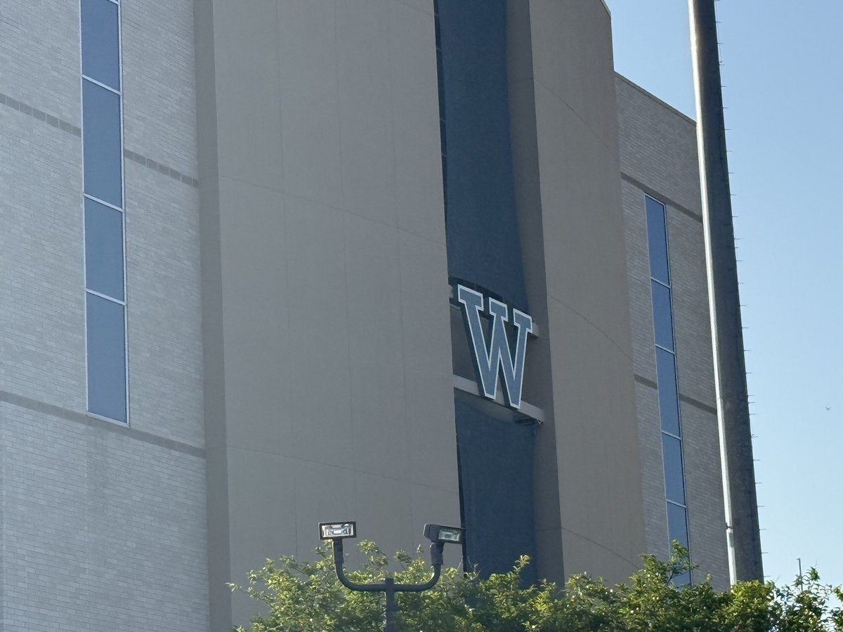 CoachChev6's tweet photo. Home of current RiverHawk @jrmckinney8_  and 2025 Signees @DARRYLMARTINII1 @M1ke1of1 @lymodrick1 @jordantolbert29 👀🧩🏆🦅🔥🦅🔥🦅🔥🦅🔥🦅🔥🦅🔥🦅 https://t.co/CmRH0DKfT4