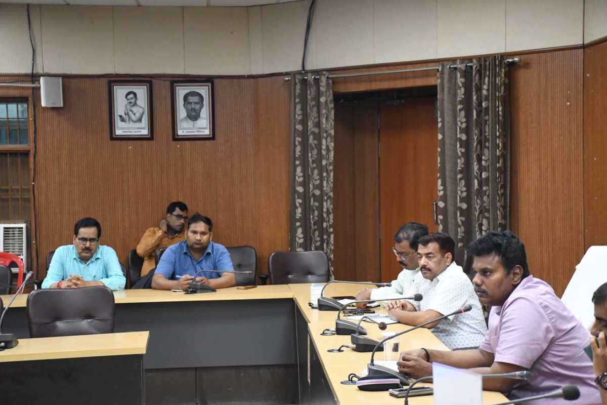 dmsid1's tweet photo. मुख्य विकास अधिकारी श्री जयेन्द्र कुमार की उपस्थिति में बेसिक शिक्षा विभाग के कार्यो की समीक्षा बैठक कर आवश्यक निर्देश दिया। @CMOfficeUP @UPGovt @InfoDeptUP https://t.co/SVwP5bX6UK
