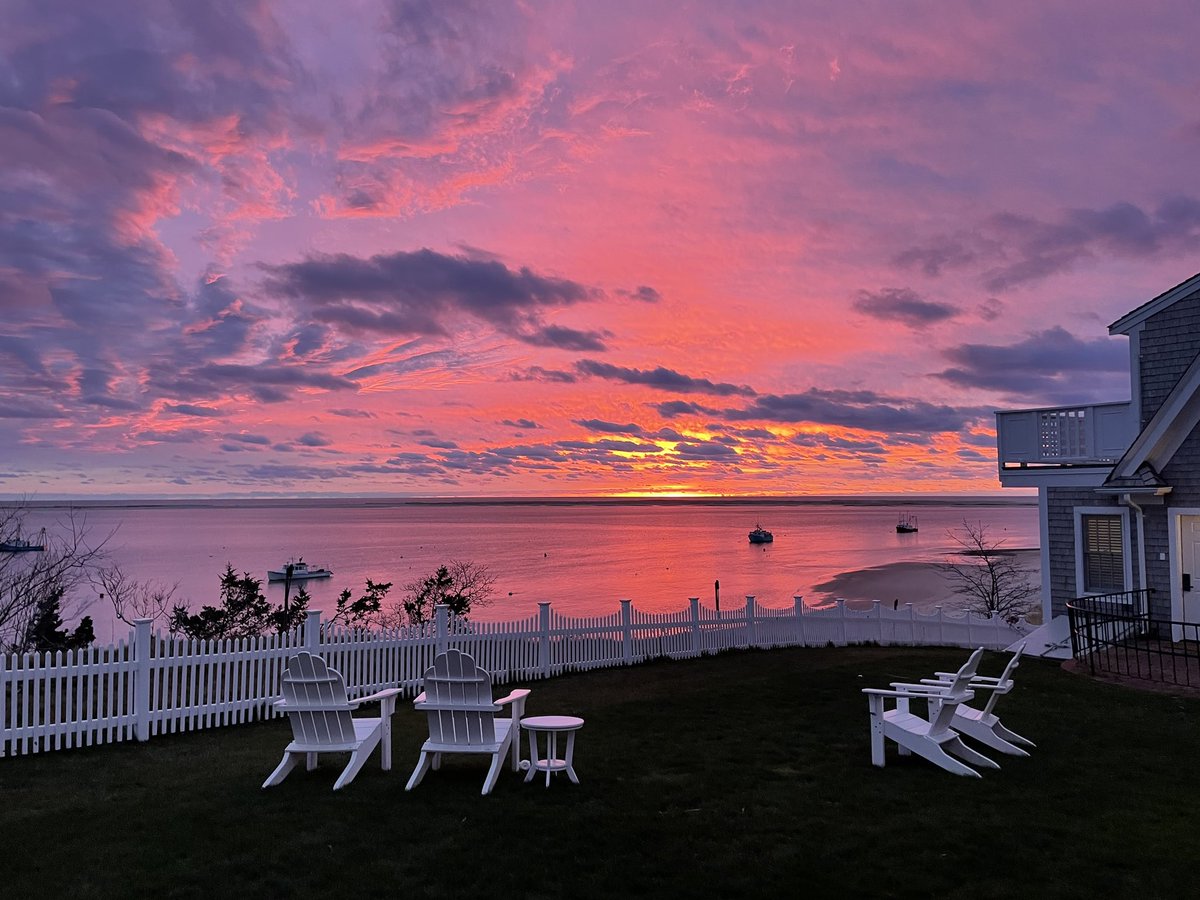 ChathamBarsInn's tweet photo. Happy Earth Day! 🌎 We are so thankful for the incredible natural beauty that surrounds us here at the Inn.

#earthday2025 #chathambarsinn #mycbi #lifeattheinn #4seasonsoffun #travelnewengland #chathamma #travelmatters #visitcapecod #thepreferredlife #mylocalma https://t.co/3ByA4cnd1Z