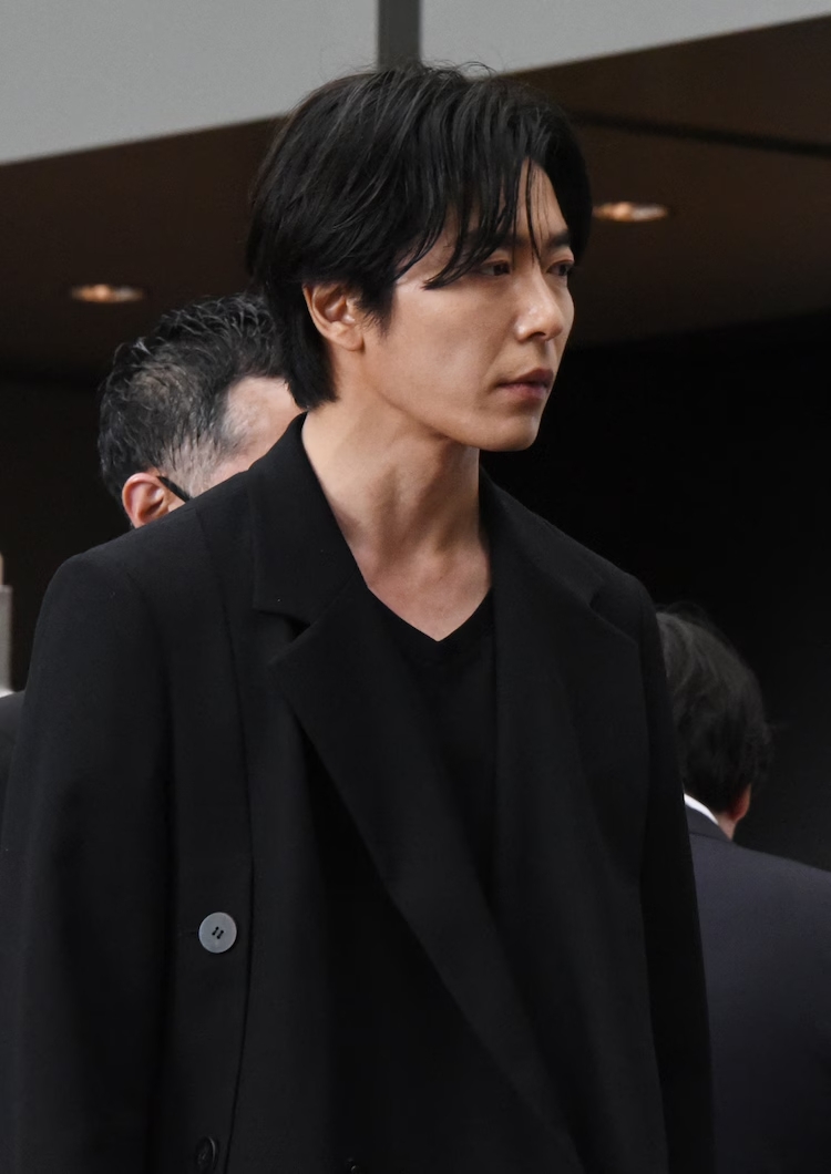 🔴 배우·가수 (故) 나카야마 미호, 고별회 열려 2024년 12월, 향년 54세로 세상을 떠난 배우이자 가수 나카야마 미호. 오늘(4/22) 도쿄 국제 포럼에서...