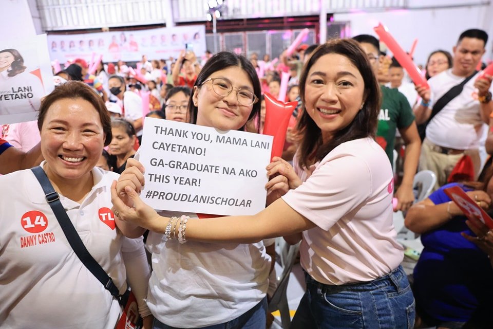 IloveTaguig1's tweet photo. Mas mainit pa sa tag-init ang welcome ng Brgy. North Signal at Brgy. Rizal sa #TeamTLC !
We love you po!
#ILoveTaguig
#TransformativeLivelyCaringCity https://t.co/eg6H1WIcJW