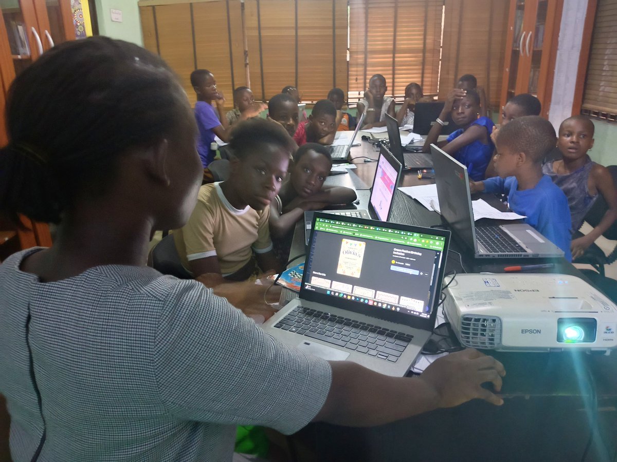 kirfoundation's tweet photo. Our facilitator @successjoel having a #exceptional practical session with the kids, teaching them the ins-and-out of #canva_design https://t.co/LByV98k8Lv