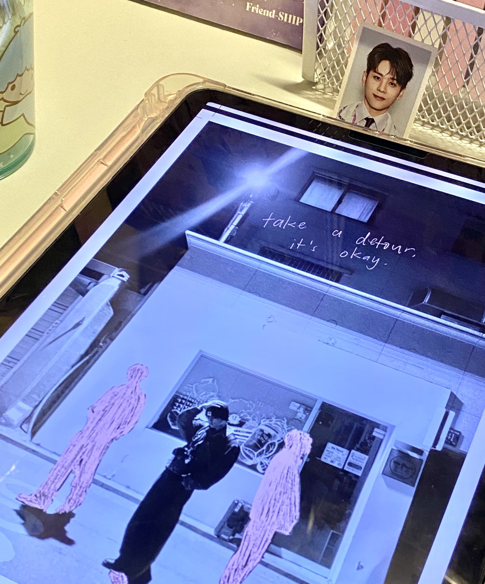 crying. so thoughtful of you, chi. really made sure everyone would have a digital copy. <a href="/HORI7ON_twt/">HORI7ON member</a>