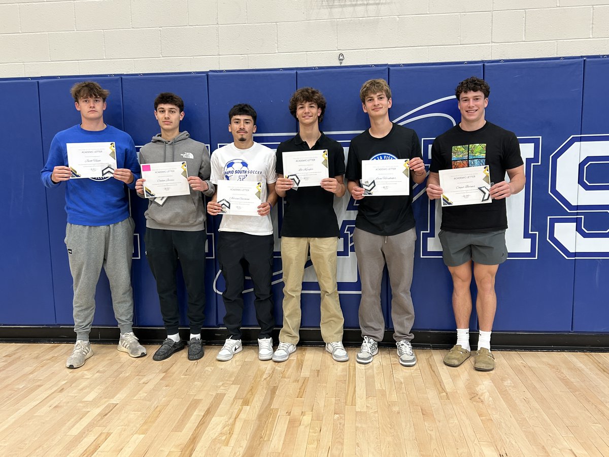 Congratulations to our Senior Academic Letter winners. These students put in the work to earn a 4.0 or higher first semester. Way to go seniors, we are so proud of you! Go Titans!