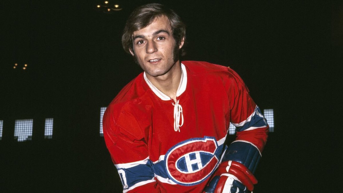 On this day in 2022, Guy Lafleur died.
One of the greatest players to ever lace up skates, he helped lead the Montreal Canadiens dynasty of the late-1970s.
An icon in Quebec, this is the story of the man they called "The Flower" and "Le Démon Blond".

🧵1/16
