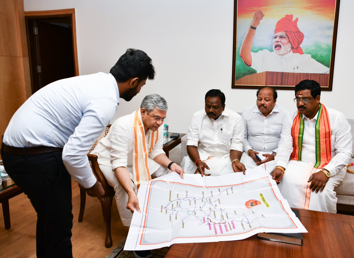 KaruppuMBJP's tweet photo. பாம்பன் எக்ஸ்பிரஸ். முத்துப்பேட்டை பேராவூரணி ,அதிராம்பட்டினம் , மற்றும் பேரளம் ஆகிய  நிறுத்தங்களில் நின்று செல்ல நிறுத்தம் வேண்டி இந்திய ரயில்வேத்துறை அமைச்சர் மாண்புமிகு திரு.அஸ்வினி வைஷ்ணவ் அவர்களை சந்தித்து கோரிக்கை வைத்தோம். https://t.co/PvCPhmyBJt