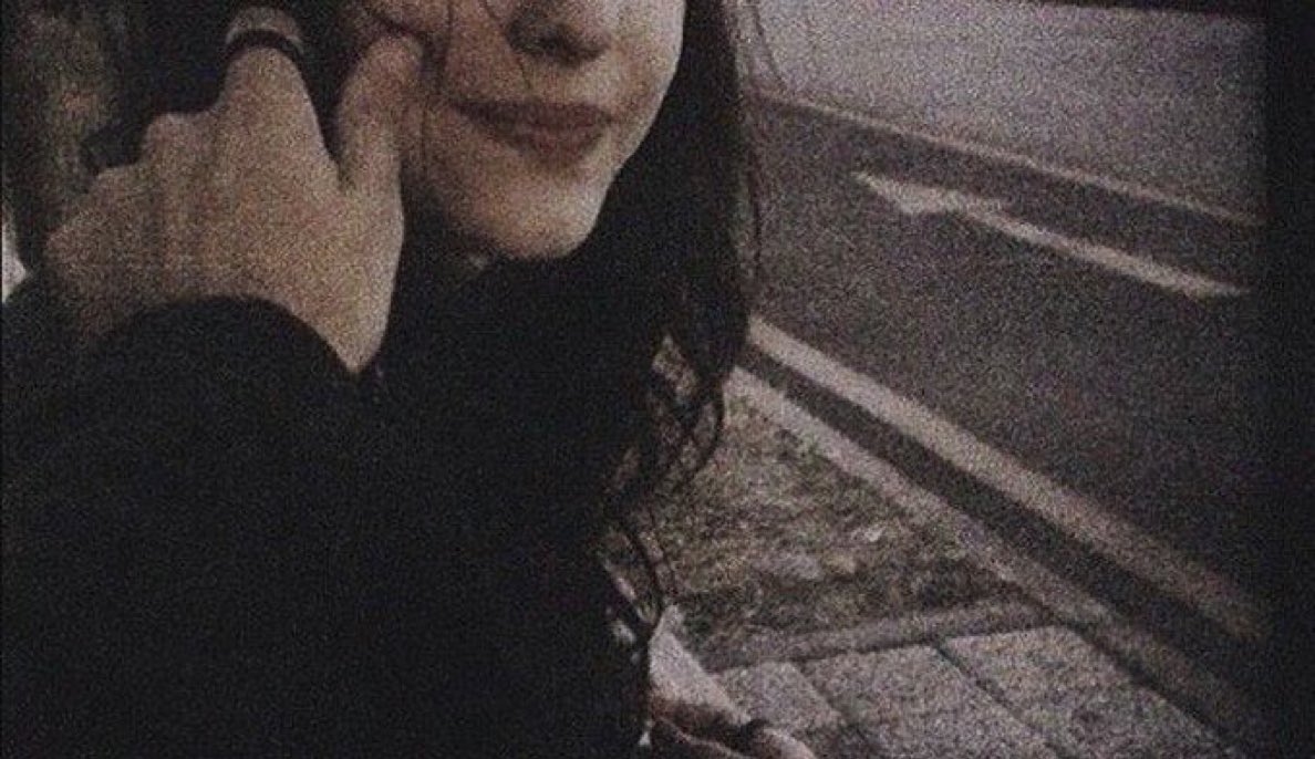 Yanak sıkmalık mesafemde olsan  
her şey düzelecek gibi