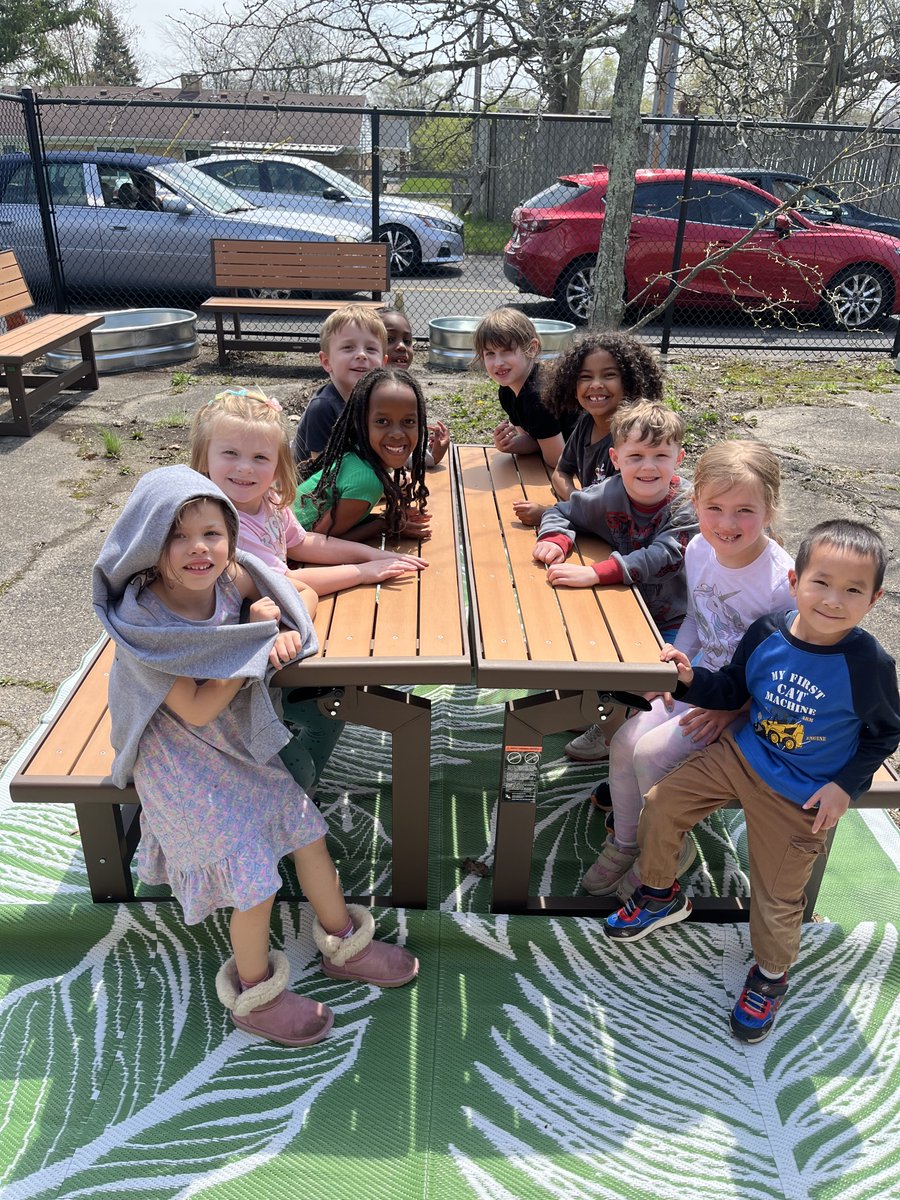 Happy Earth Day! These kindergarten students are enjoying their new outdoor learning space. Students will be able to explore life, earth, and space science. They are excited! <a href="/KetteringLearns/">Dan Von Handorf</a> <a href="/KetteringSchls/">KetteringSchools</a> <a href="/stem_do/">Do STEM</a>