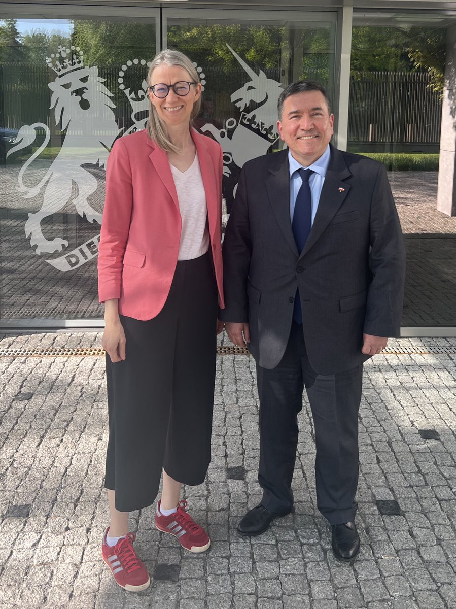 Witam we Warszawie!  

Ambasador Rodrigo Ruiz z Chile 🇨🇱 świetnie mówi po polsku!