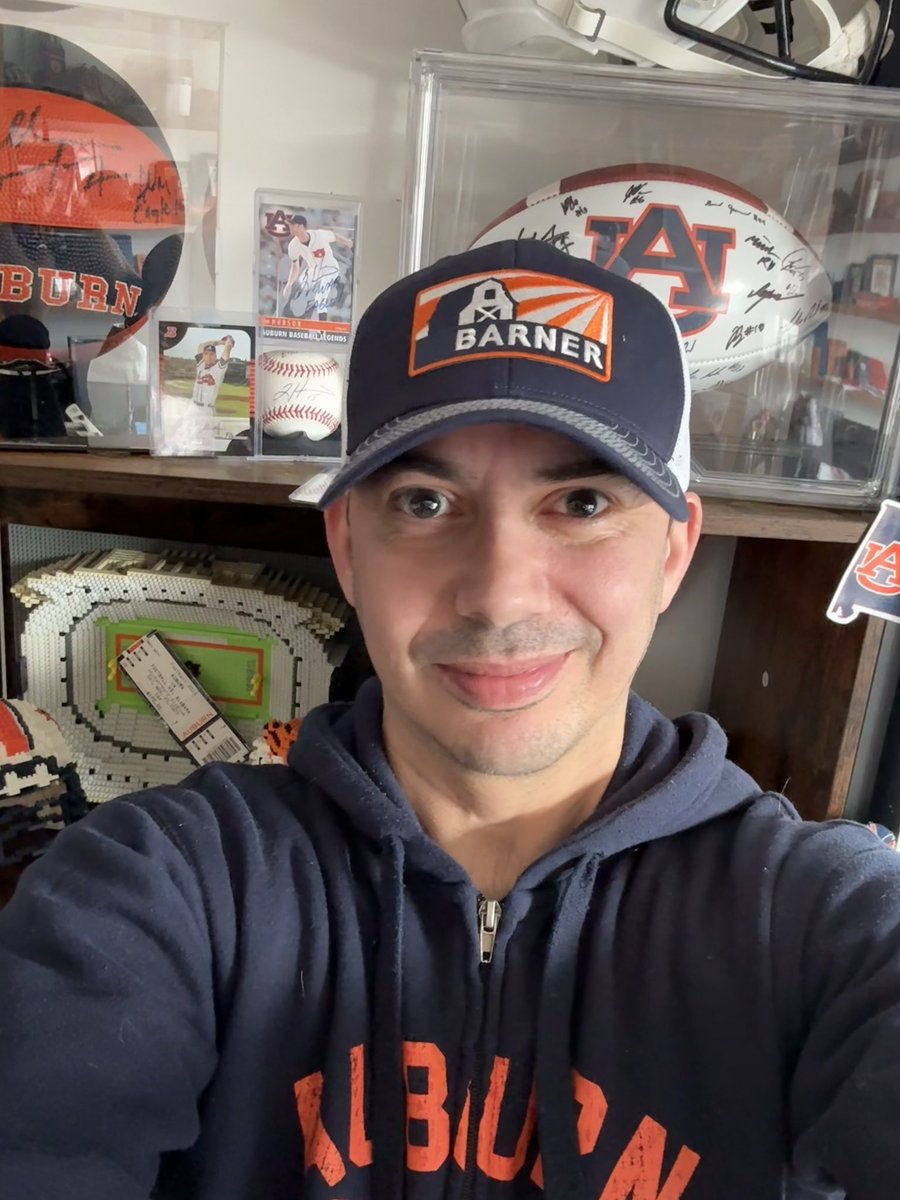 Look what arrived!!!!!! It’s so AUsome, I love it! Thank you so much to <a href="/BarnerSupply/">Barner Supply Co</a> for organising shipping to the UK which is not normally available!! 🧡🇬🇧🦅🇺🇸💙 War Eagle!! #WarEagle #Barner #BritishAuburnFan