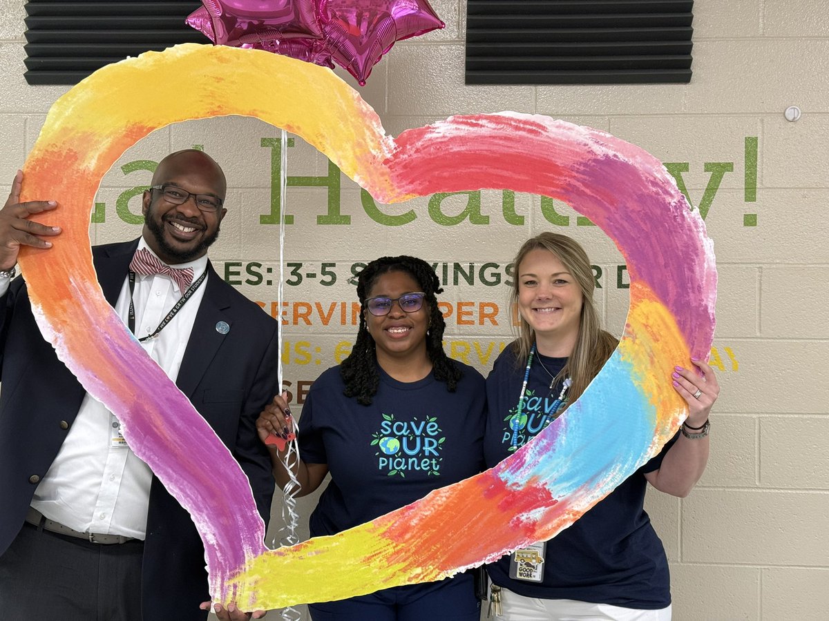 🎉 CONGRATULATIONS, SHAMONE CHANDLER! A finalist for the 2025 School District Five Support Employee of the Year! Shamone is a kindergarten assistant at Dutch Fork Elementary School Academy of Environmental Sciences. #lexrich5schools #irmosc #kindergarten #southcarolina