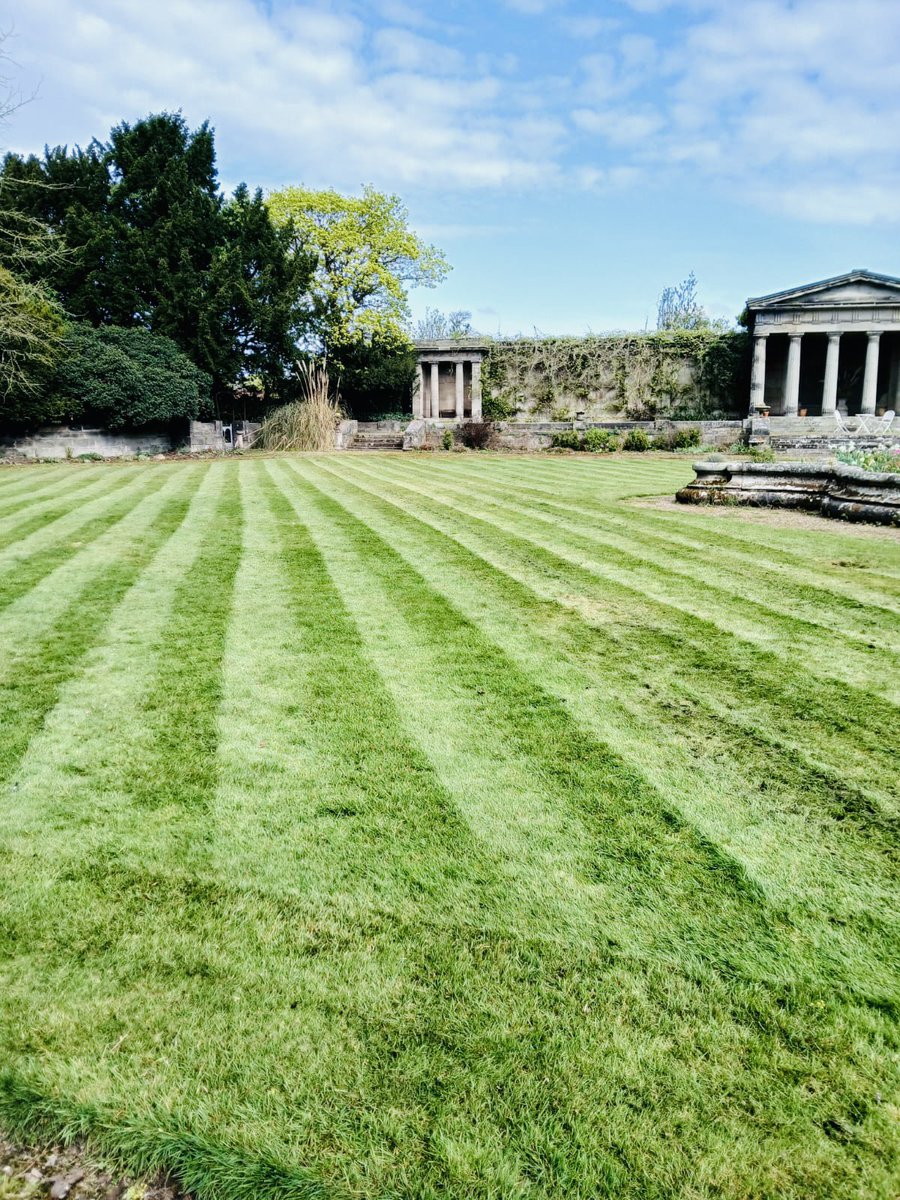☀️🪴

What a beautiful day

#bishtonhall #summer #stripes