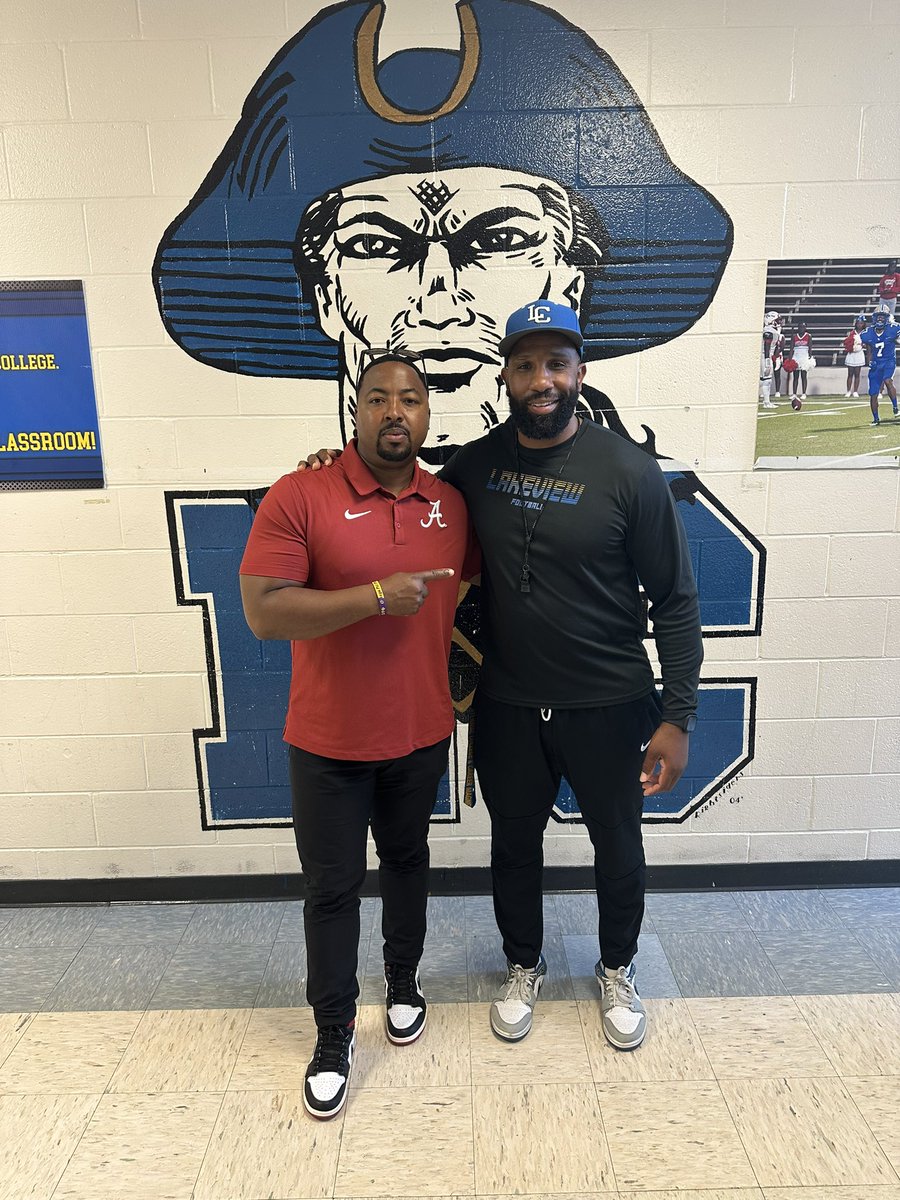 Great having <a href="/CoachMoLinguist/">Maurice Linguist</a> on campus to watch morning workouts! Thank you for always stopping by to see our boys workout. Thank you to <a href="/AlabamaFTBL/">Alabama Football</a> for always recruiting our boys! 
#RecruitLC 🔵🟡 #EverythingCounts
