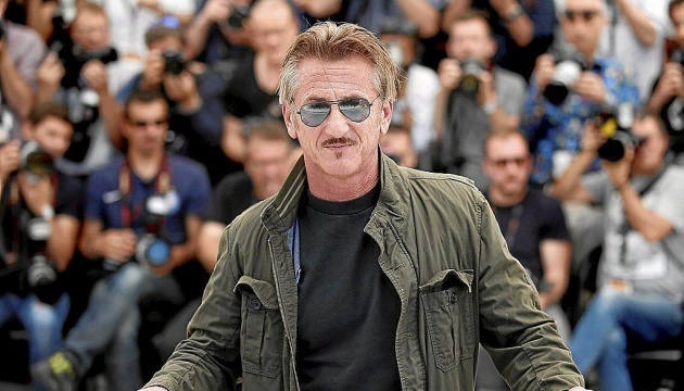 UkrinformFra's tweet image. L'acteur américain #SeanPenn a rendu visite aux #soldats du 3e régiment des forces d'opérations spéciales, stationné à #Kropyvnytskyi. #ukraine
ukrinform.fr/rubric-society…