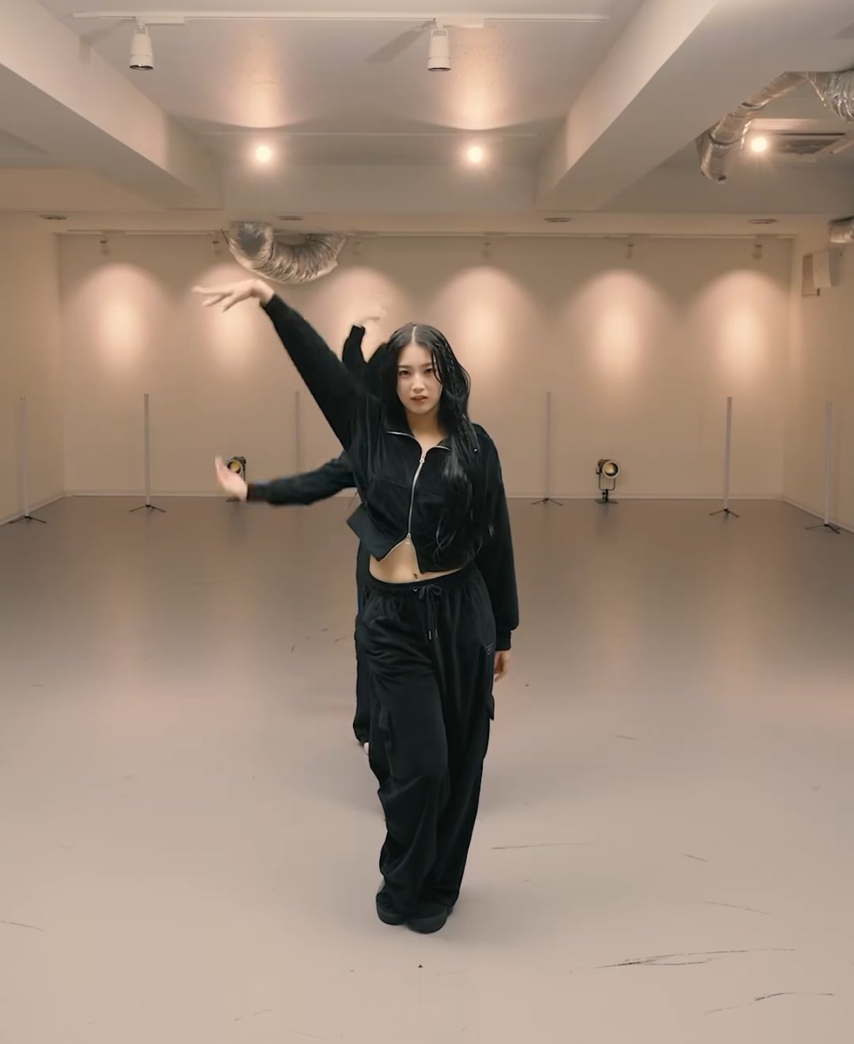 ギャルはおしゃれが戦闘服 モモ psa 10 sp スナップ】 . Momo Shirakata (@s_mom_o) 19歳・学生 shoulder