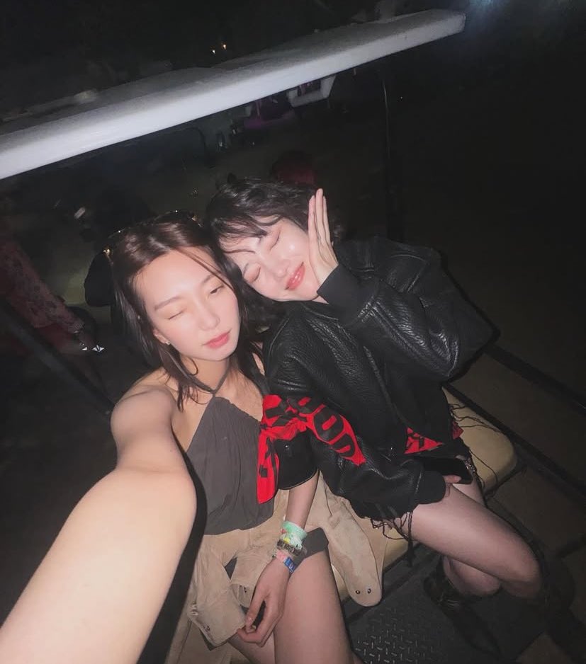 Hyeji and Hojung at Coachella ❤️