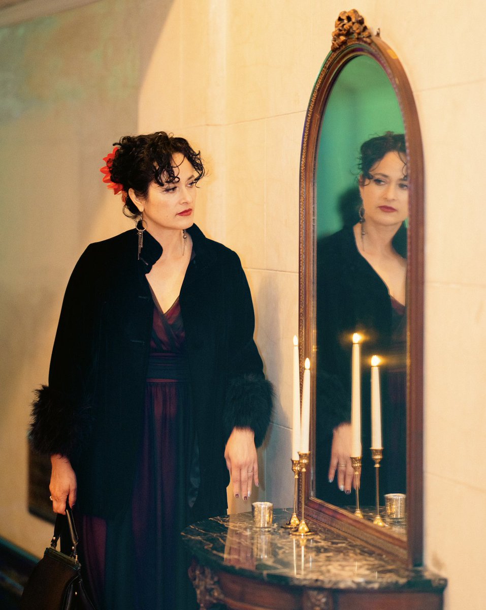 This weekend wear your best goth glam inspired outfit to Frankenstein and get a FREE SF Ballet t-shirt. Everyone who dresses up on Sat &amp; Sun can head up to the Shop on the South Mezzanine to claim a shirt! bit.ly/4ltoG1W
(Photos: Peter Zottolo)