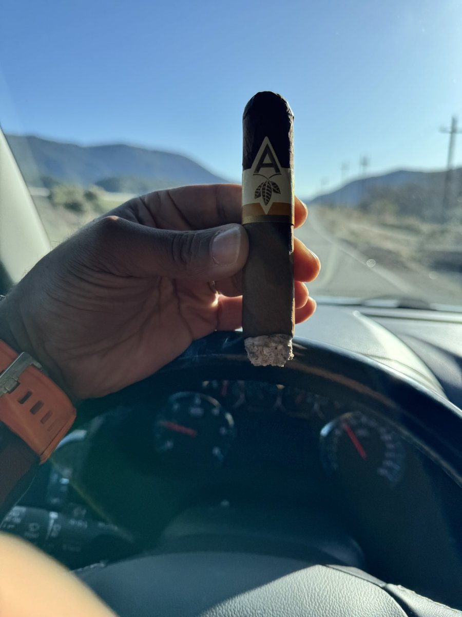Scenic Rivers and Cigars (@ashandespresso) on Twitter photo Starting off with the <a href="/ArtistaCigars/">Artista Cigars</a> Harvest.
Happy Tuesday everyone
#pssita #cigars #cigarlife #cigarsonX Starting off with the <a href="/ArtistaCigars/">Artista Cigars</a> Harvest.
Happy Tuesday everyone
#pssita #cigars #cigarlife #cigarsonX