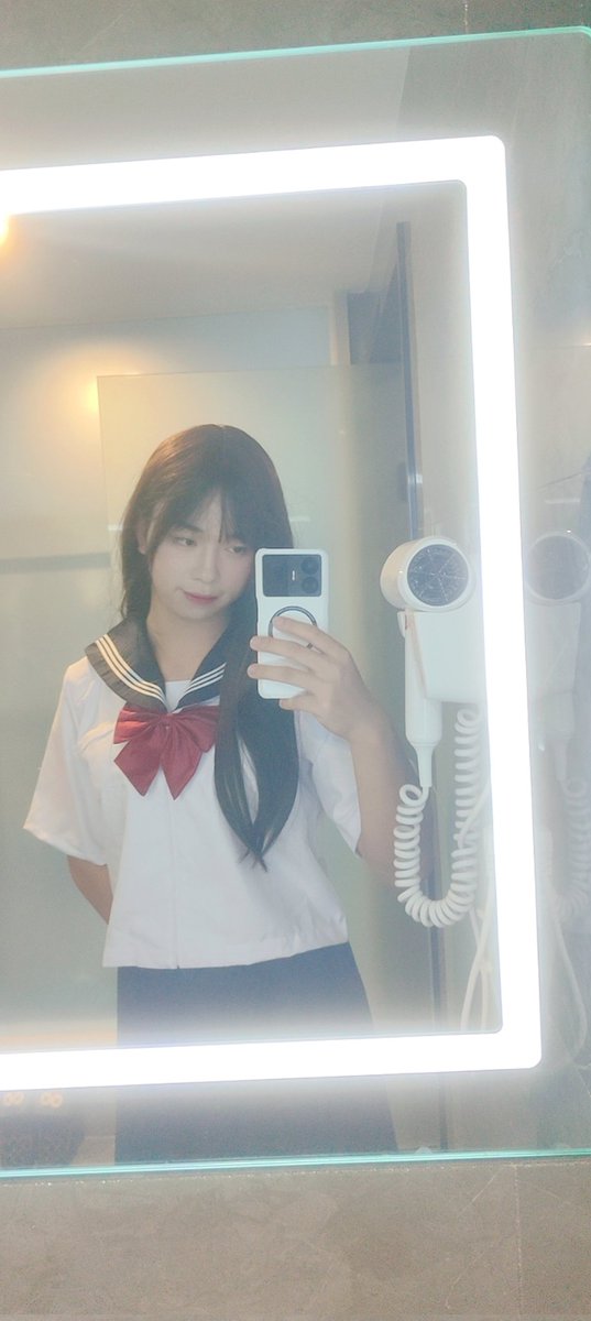 www20121652's tweet photo. 怎么办爱死QQ相机的美颜 https://t.co/aKJwBUnH42