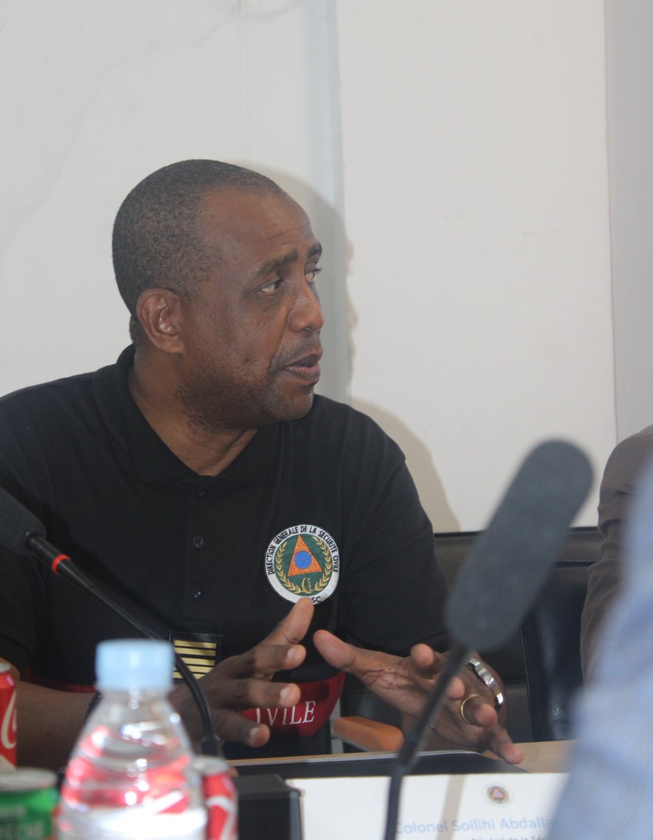 Le Ministre de l’Intérieur Mohamed Ahmed Assoumani a effectué sa 1ère visite officielle à la DGSC, en tant que ministère de tutelle de la #SécuritéCivile.
🔗 #Comores #DGSC #SapeursPompiers