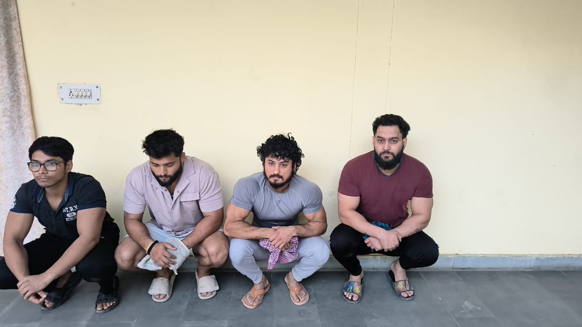 sumedhasharma86's tweet photo. #BreakingNews finally @gurgaonpolice nabs the famous four. #Gurgaon #Gurugram #gurugrampolice #BikersGroup #BIKERS #BikeRider #RoadRageCase #RoadRage https://t.co/pTwIJmjW88