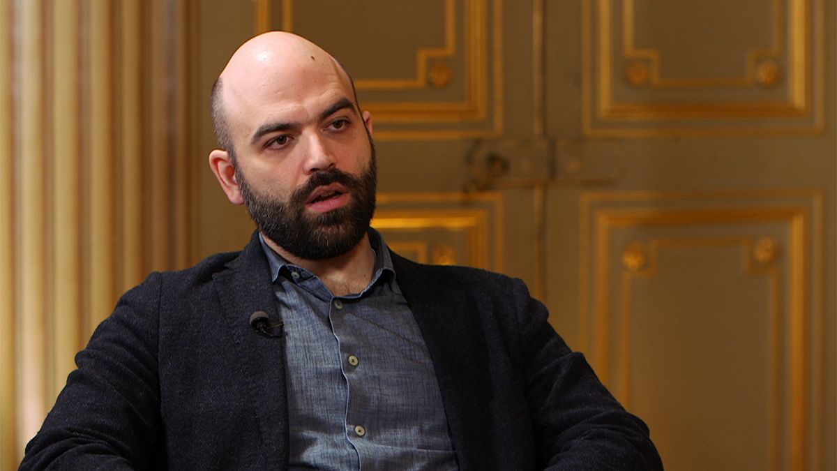Roberto #Saviano a Radio CRC: "#Inter responsabile? Stiamo parlando di infiltrazioni di altissimo livello. Abbiamo degli elementi più che indiziari ad oggi, che parlano di un’acquiescenza totale della società. Abbiamo criminali che nel caso dell’indagine Doppia Curva parlano
