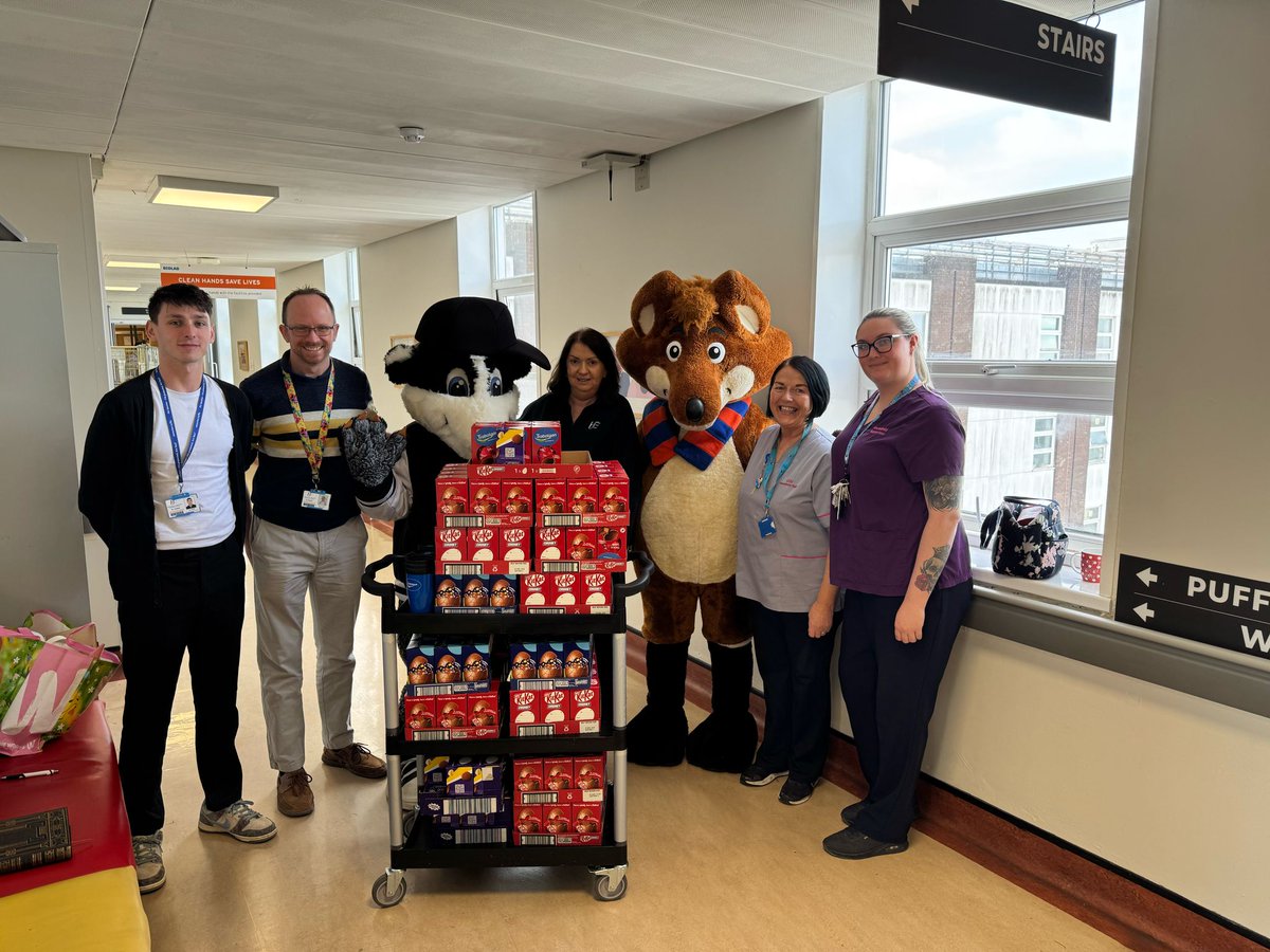 CUHCharity's tweet image. Thank you so much to @trabolgan for visiting us and helping to make Easter special for the kids who had to spend the holiday weekend in CUH.
#happyeaster #eastervisits #eastereggs #cuhcork #corkuniversityhospital