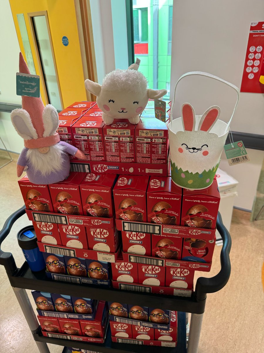 CUHCharity's tweet image. Thank you so much to @trabolgan for visiting us and helping to make Easter special for the kids who had to spend the holiday weekend in CUH.
#happyeaster #eastervisits #eastereggs #cuhcork #corkuniversityhospital